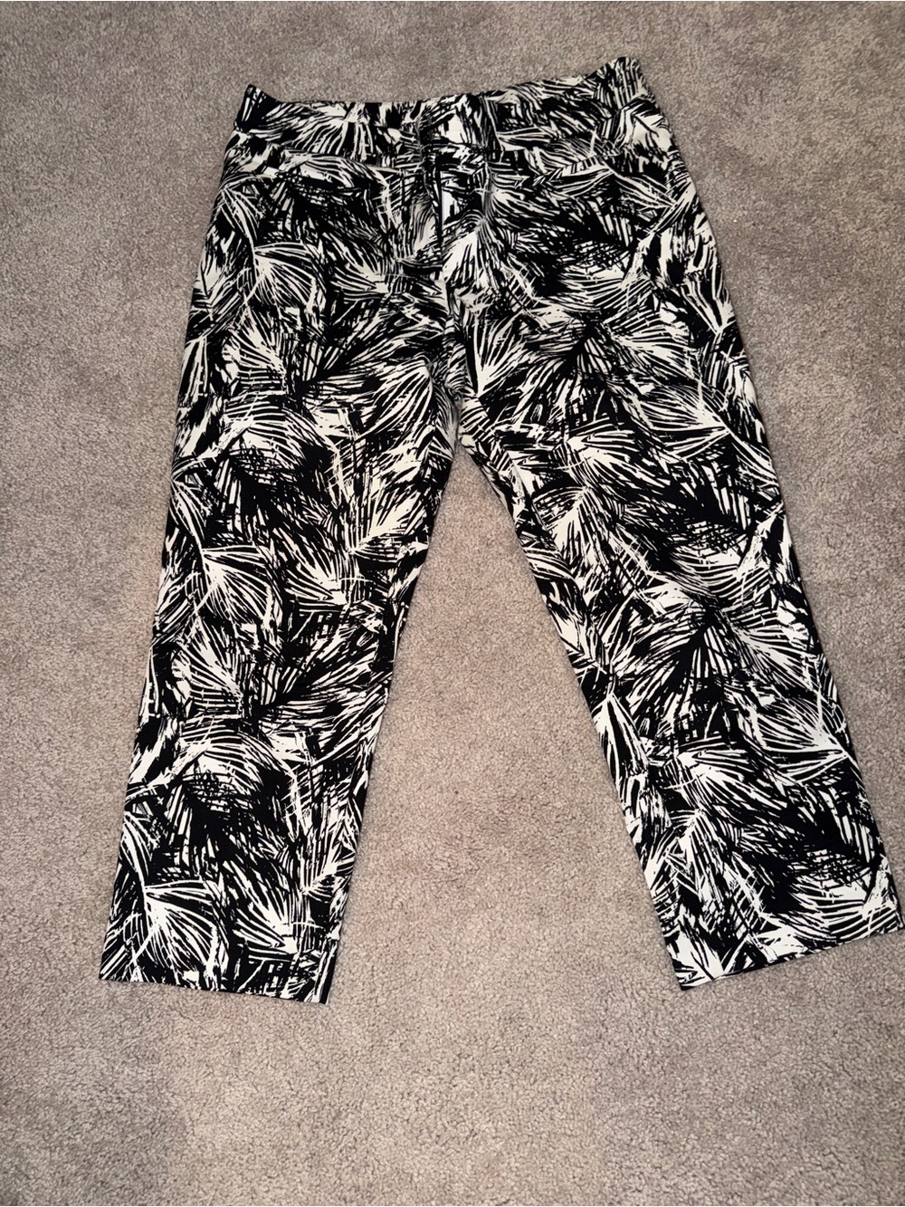 Apt. 9 Black and White Abstract Crop Pants